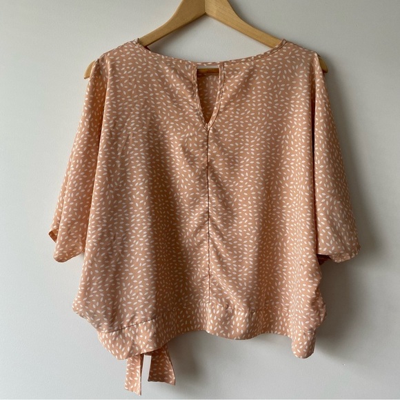 Suzy Shier Ballet Neck Split Sleeves Batwing 3/4 Sleeves Tie Front Blouse - Picture 2 of 12